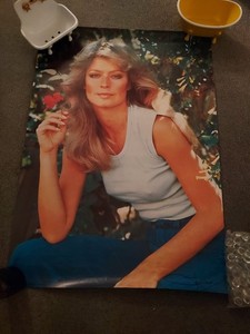 VINTAGE 1977 FARRAH FAWCETT POSTER 20X28 WHITE TSHIRT FLOWER EXCELLENT