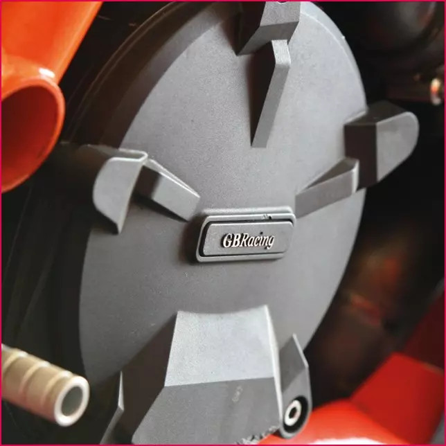 Eviter la fissure du carter avec la protection embrayage GB Racing KTM RC8