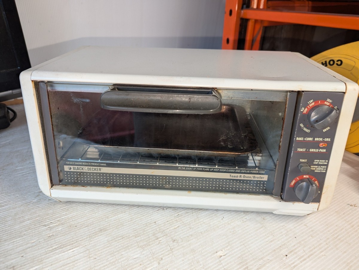 Black Decker Toast-R-Oven Spacemaker TRO 400TY5