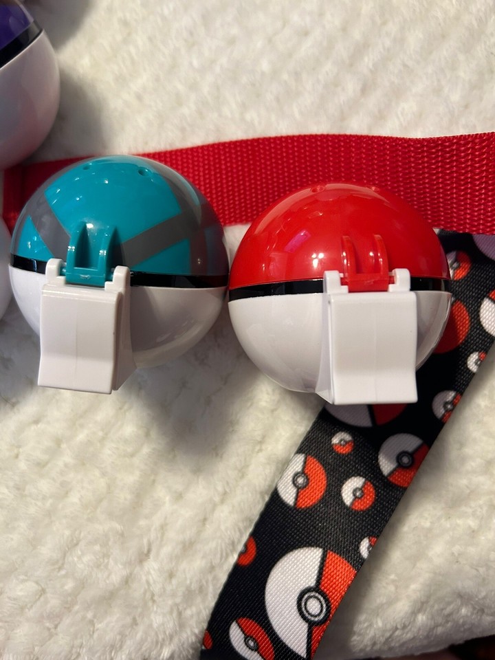 Pokémon Pokeballs W/ Plastic Spring Hinge Pop Open 3” With Figures And