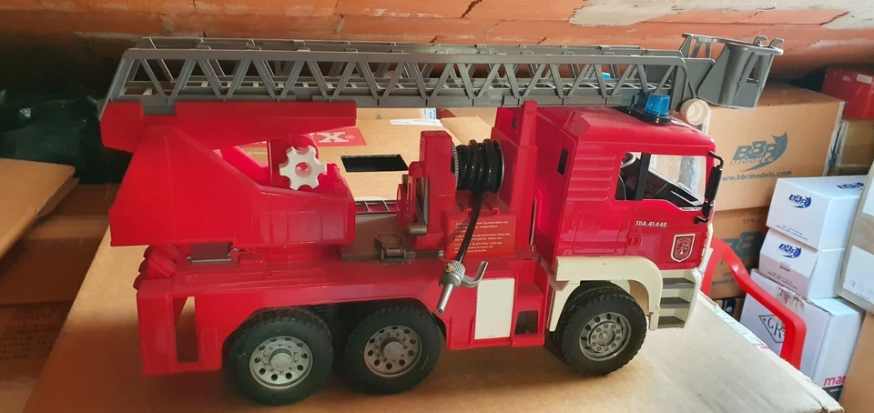 Bruder camion pompieri scala 1/16 - Immagine 2 di 2