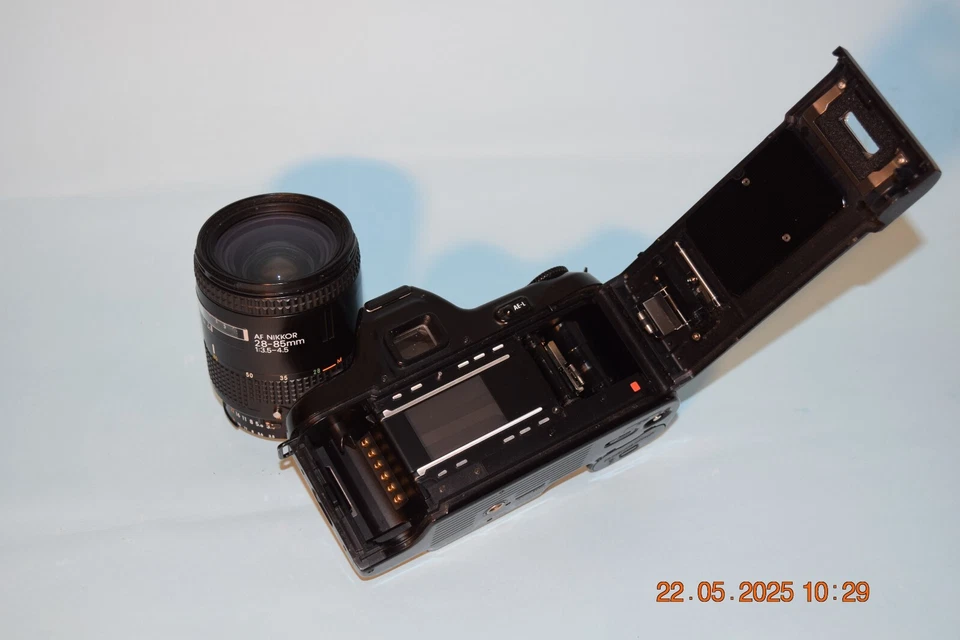 NIKON F-601M + AF-NIKKOR 28-85 + VIVITAR 70-210  CON PARALUCE + BORSA - Immagine 4 di 4