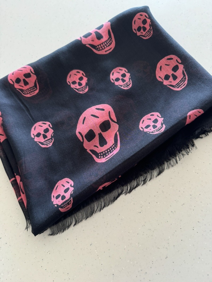 RP290€ Alexander McQueen Silk Modal Skull scarf black red RP290€ Alexander McQueen Silk Modal Skull scarf black red