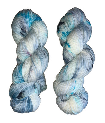 100 g  HANDGEFÄRBTE  MERINO Sockenwolle    *DANCING  ON  ICE*