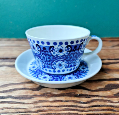 Vintage Arabia Finland Kaffeetasse und Untertasse, Design von Raija Uosikkinen