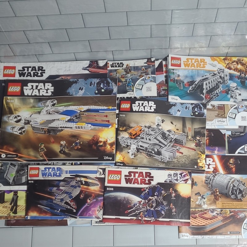 HUGE LOT OF LEGO INSTRUCTION MANUALS! STAR WARS, BATMAN, MINECRAFT, CITY, ETC...
