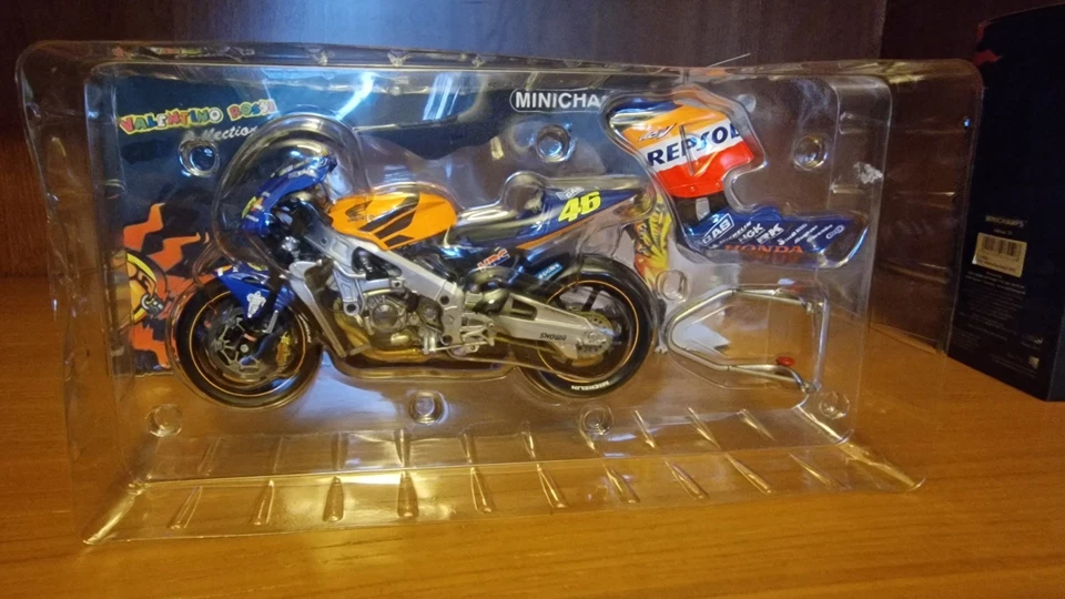 MINICHAMPS 1:12 HONDA RC211V 2002 REPSOL VALENTINO ROSSI COLLECTION + FIGURINE - Immagine 4 di 4