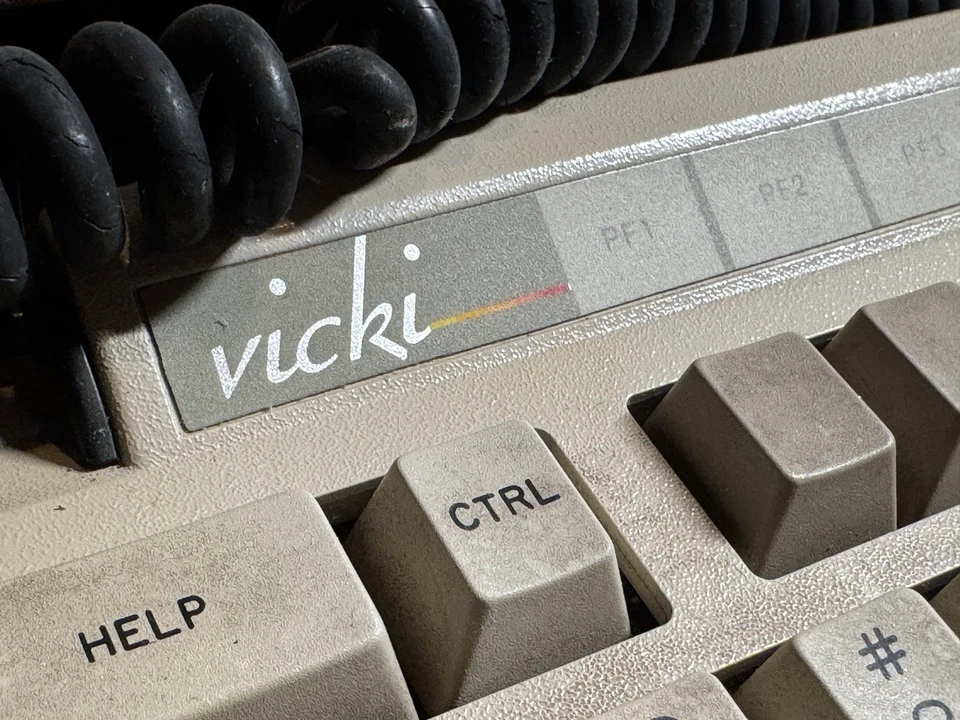 Victor Vicki Vintage Portable PC 8086 1981 DOS Restaurationsprojekt / Ersatzteile - Bild 2 von 4