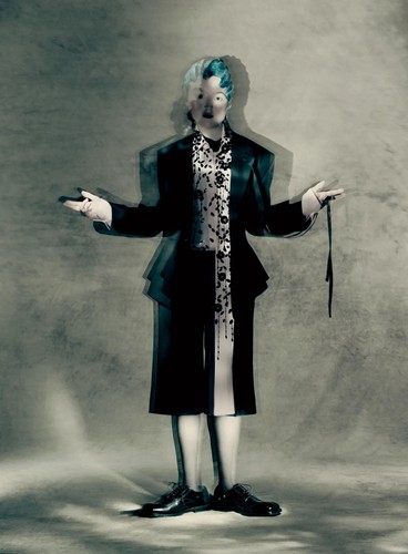 VOGUE UK (BRITISH VOGUE) MAGAZINE-APRIL 2025-BELLA RAMSEY-Brand New-IN STOCK - Picture 4 of 8