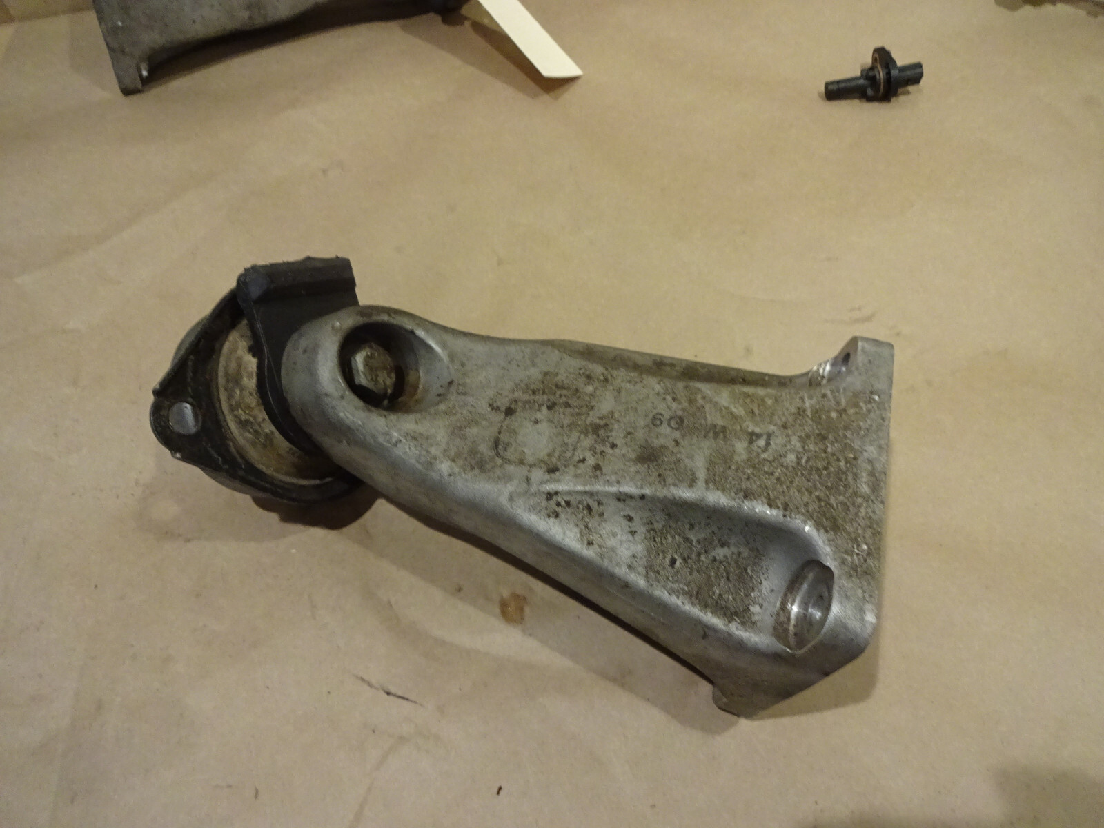 Ferrari California - RH Engine Mount With Flexible Pad  -  P/N 244634 - 269817