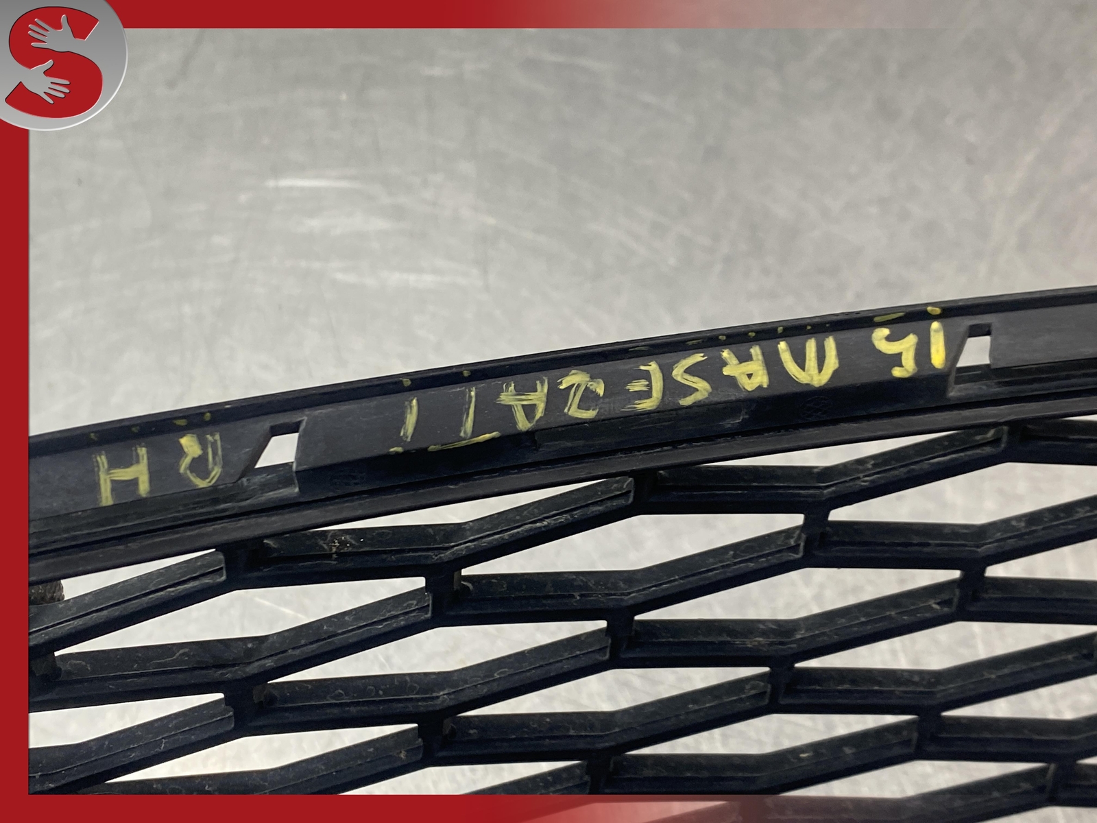 14-20 Maserati Ghibli Front Right Side Bumper Grille Bezel Molding Cover Oem