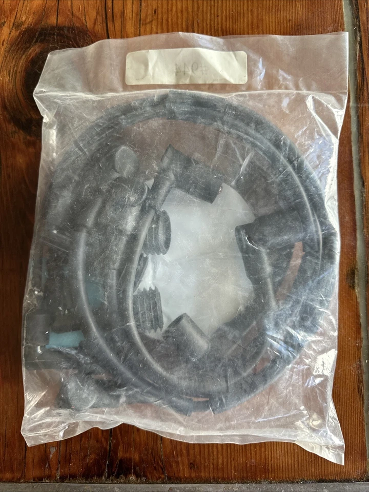 NUEVO Juego de cables de bujía Porsche Karlyn 944 87-91 108533602 8533602 Foto 3 de 4