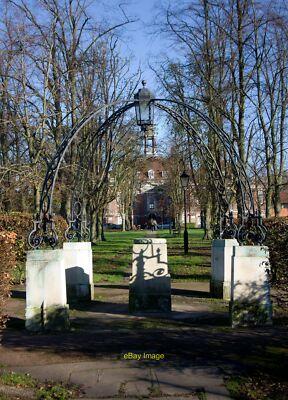 Photo 6x4 Henrietta Barnett memorial Hampstead Garden Suburb Memorial to  c2015