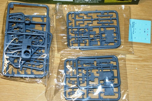 Type 94 Japanese Tankette with 2 trailers von IBG in 1/72 - Bild 2 von 3