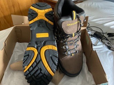 Size 9 men's Skechers outdoor extra wide fit boots. Never worn