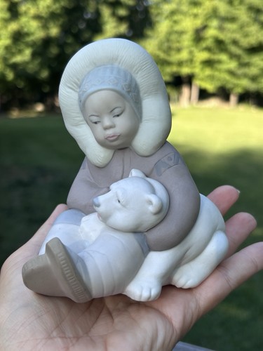Lladro Eskimo Playing figurine child w/ polar bear cub matte #1195 Juan Huerta - Picture 1 of 11