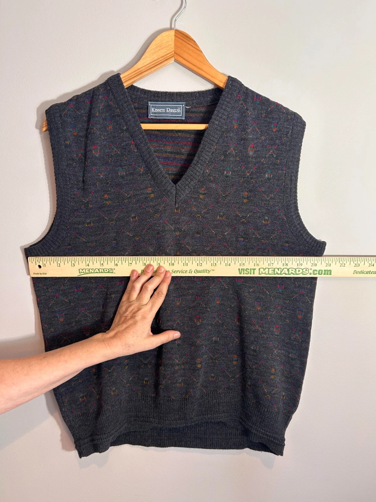 Kenneth Roberts Dark Gray V-Neck Knit Sweater Vest Colorful Speckled Pattern - product detail image 4