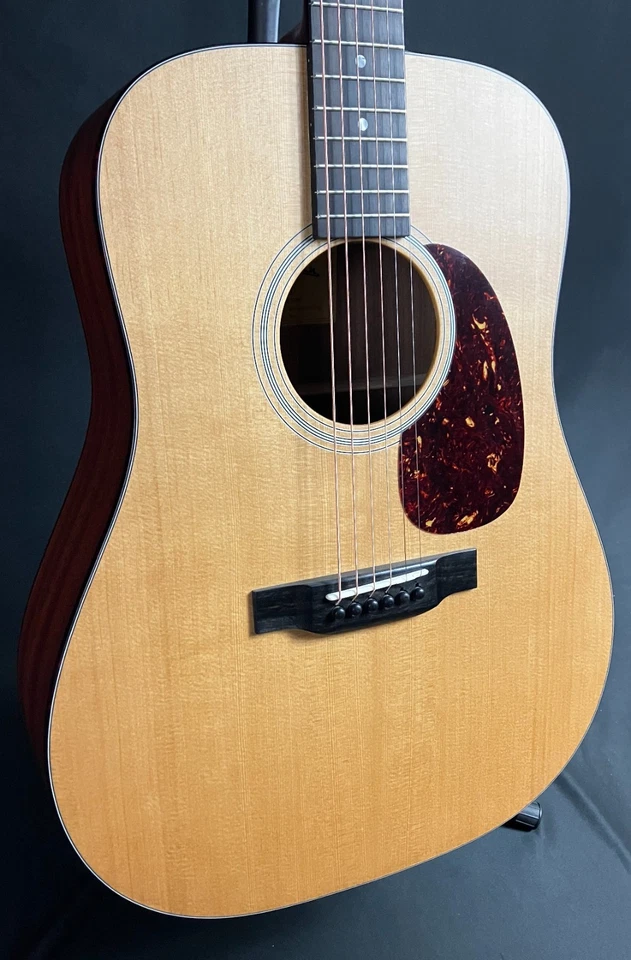 Guitarra Acústica Eastman E1D Dreadnought Natural Satinado con Estuche Blando Foto 3 de 4