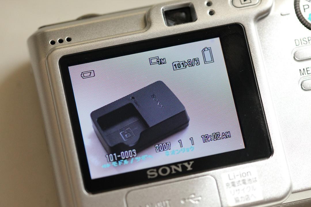 Sony Cyber Shot DSC W35 Digital Camera 7.2MP Silver with
