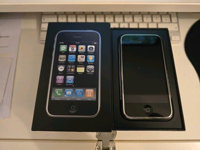 Apple iPhone 2g 1. Generation - 8GB - Schwarz A1203 (GSM)  Zubehörpaket