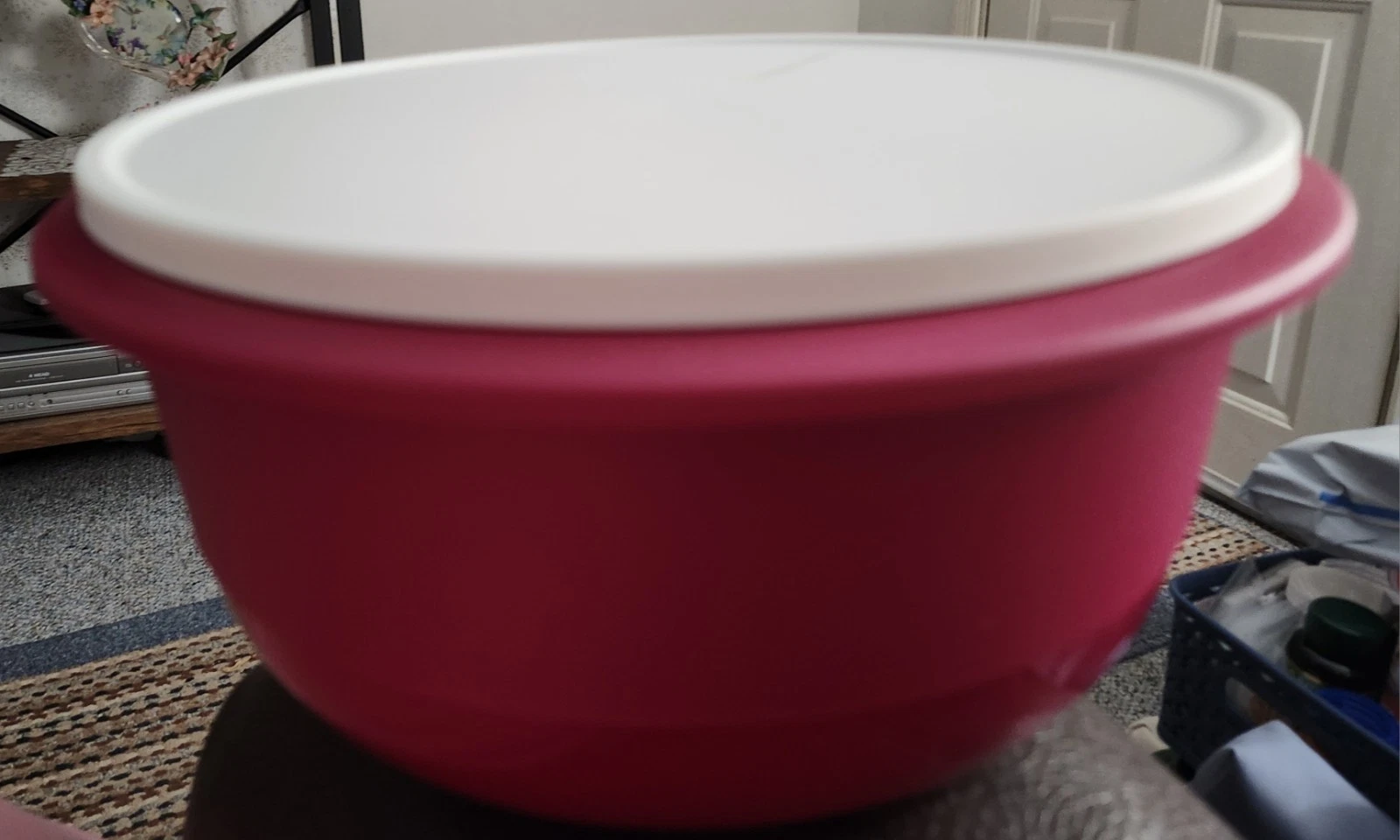 Tupperware Ultimate Mixing Bowl Flat Bottom 25 1/4 C Burgundy White Lid
