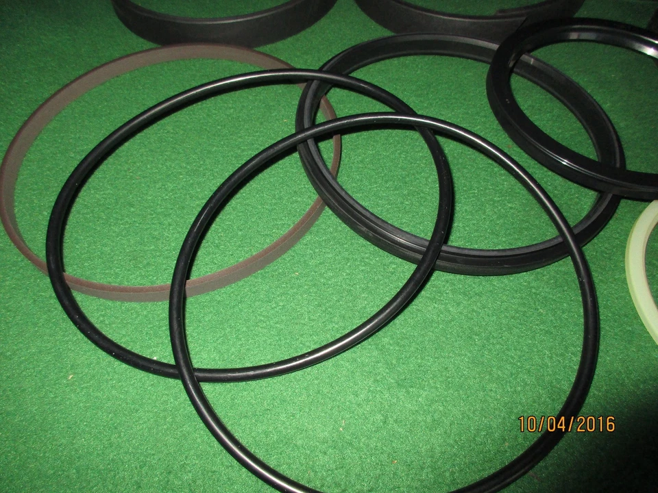 NUEVO KIT DE SELLOS DE CUCHARÓN OEM KOMATSU EXC CYL 707-99-68560 120 MM X 185 MM MODELOS BEL Foto 3 de 4
