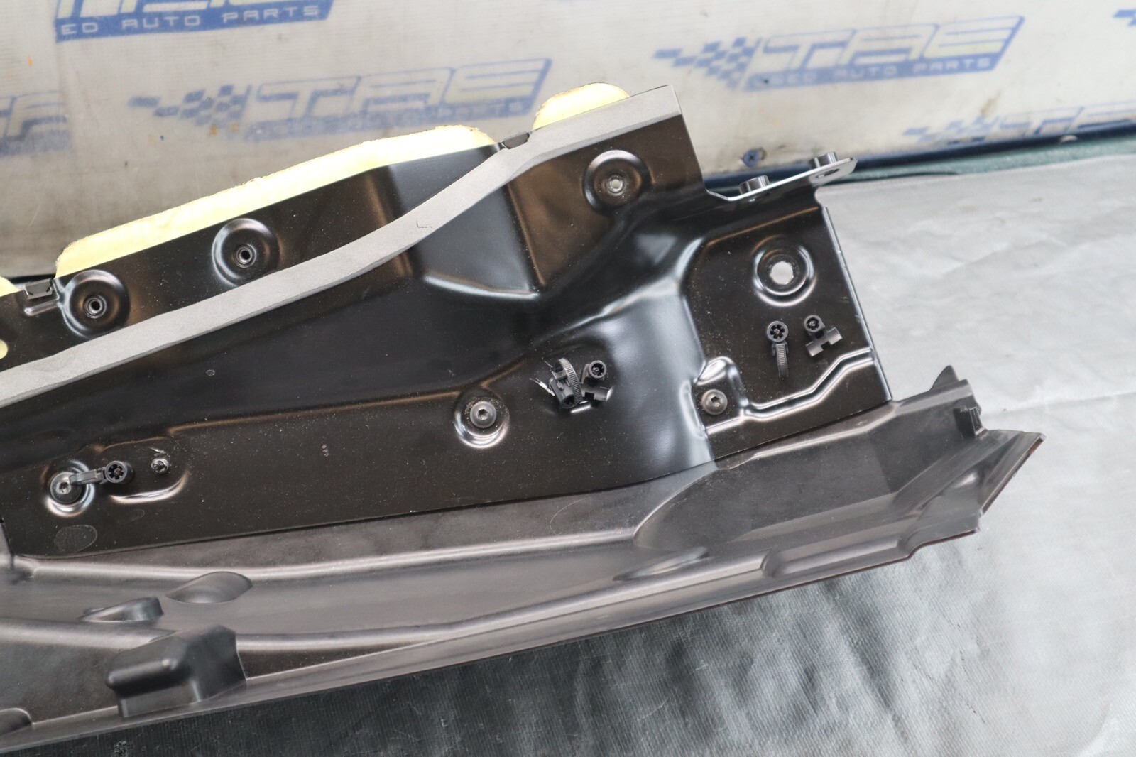 2022 2023 AUDI R8 V10 5.2L AWD OEM RIGHT ROOF HINGE LOCK ASSY 4S7325004