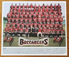 TAMPA BAY BUCCANEERS, 8" x 9 1/2"  TEAM PHOTO FROM THE 2000 SEASON !!! AWESOME !