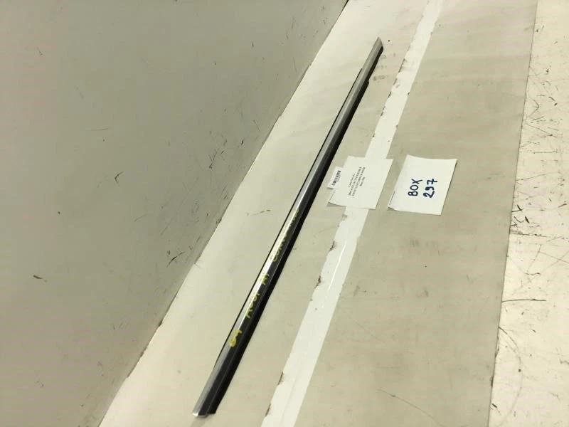 AUDI A4 2002 2009 CONVERTIBLE PUERTA DELANTERA IZQUIERDA VENTANA CINTURÓN RESISTENTE AL CLIMA CROMO Foto 2 de 4