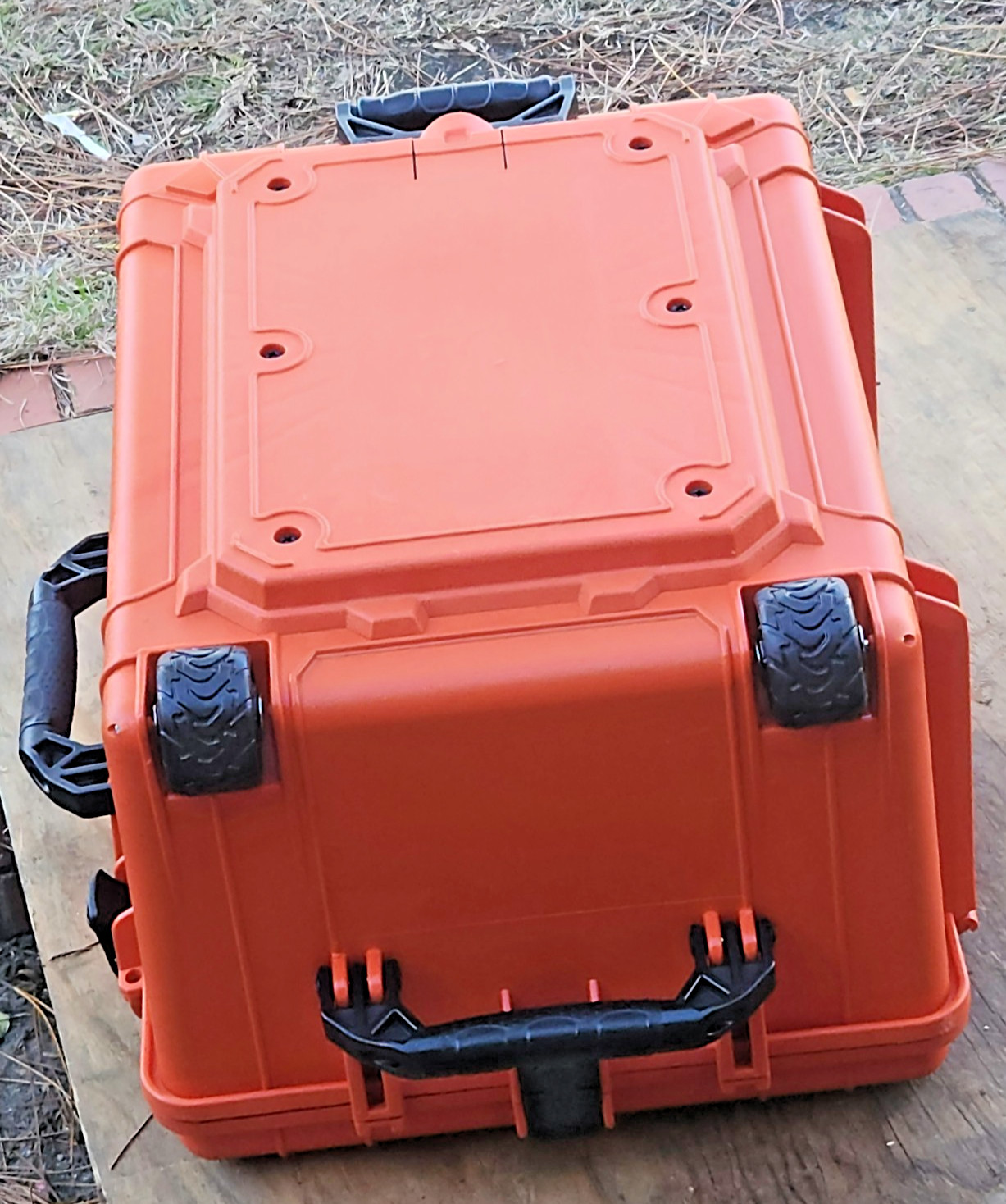 HUSQVARNA OEM CHAINSAW TOOL/SUIT CARRYING CASE ON WHEELS WITH RETRACTABLE HANDLE