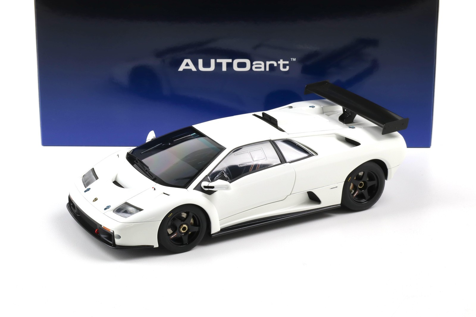 1:18 AUTOart Lamborghini diablo Gt-R Coupe 1999 Impact White 79136