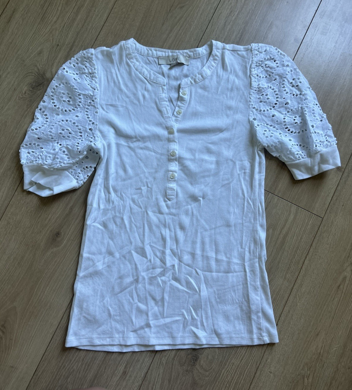 LOFT Women’s White Solid Cotton Eyelet Button-Front Short Sleeve Top M