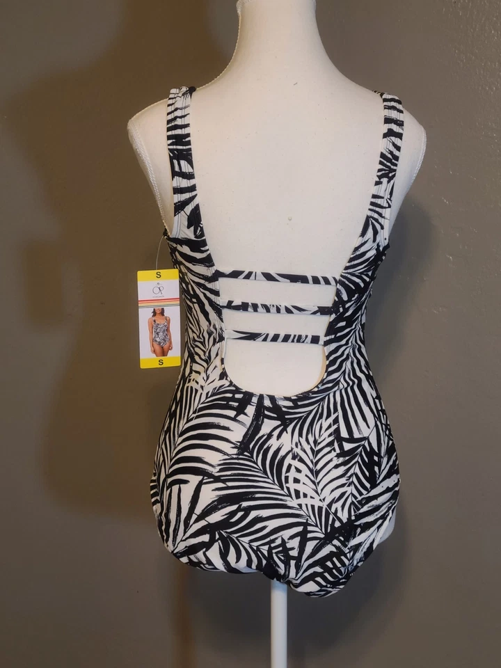 Traje de baño Ocean Pacific blanco y negro para mujer de una pieza estampado tropical pequeño Foto 4 de 4
