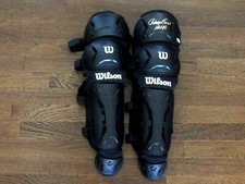 JOHNNY BENCH HOF 89 REDS HOF SIGNED AUTO WILSON CATCHERS PADS SHIN GUARDS JSA