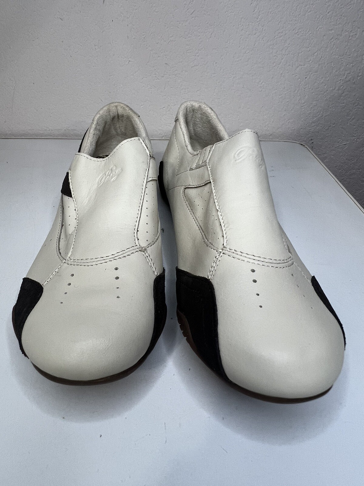 Sneaker slip on da donna pony taglia 9 in pelle Vinyassa crema con marrone chevron