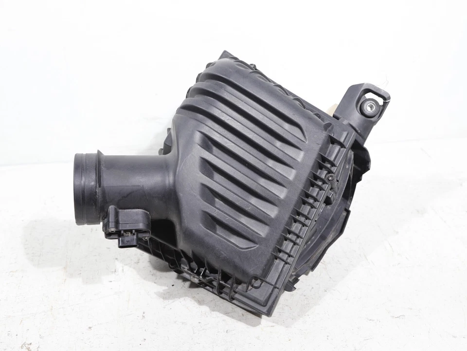2016 - 2019 BMW X1 F48 2.0L ENGINE AIR CLEANER INTAKE W/ FILTER HOUSING BOX OEM - Image 2 of 4