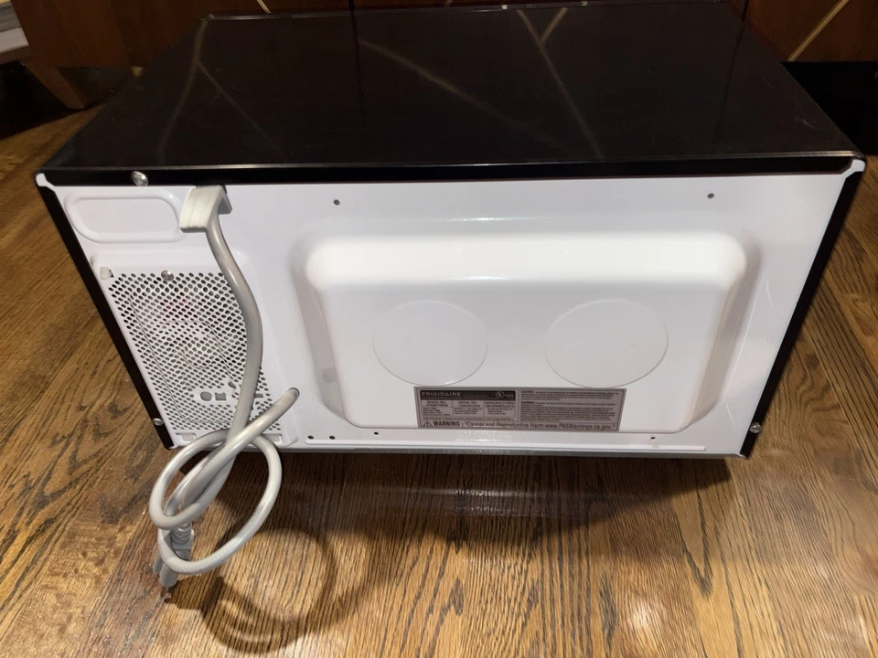 Frigidaire 1.1 Cu. ft Countertop Microwave Oven in Stainless Steel - Image 4 of 4