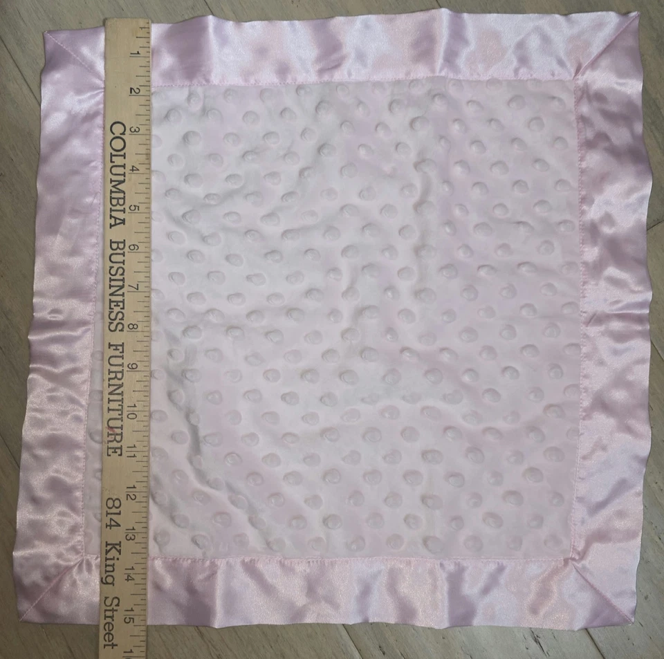 Cobertor de segurança Bearington Baby Collection rosa ponto vison adorável acabamento acetinado 15" - Imagem 4 de 4