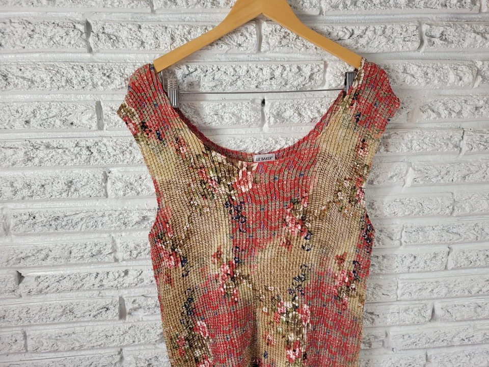 Top Liz Baker para mujer 18W Plus sin mangas rojo floral ligero festival crepé transparente Foto 3 de 4