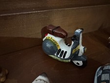 Vespa in ceramica di Caltagirone per la Guardia di Finanza