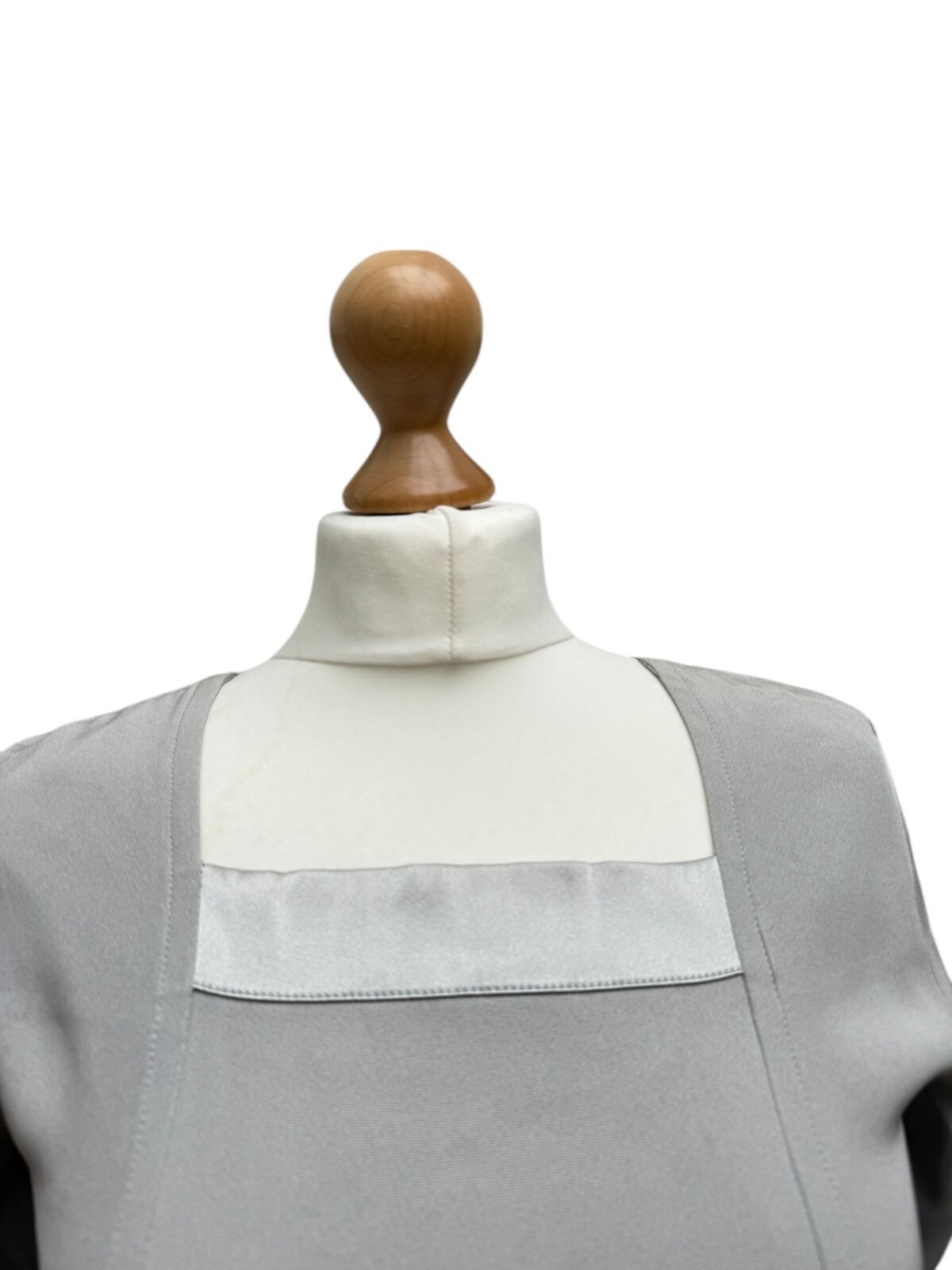 T shirt Yves Saint Laurent anni 90 grigia in seta taglia 36 US 6 adatta dalla XS alla S