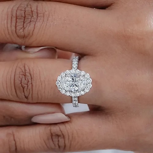3.95 TCW Oval Cut Moissanite Halo Engagement Ring 14K White Gold Plated - 第 4/8 張圖片