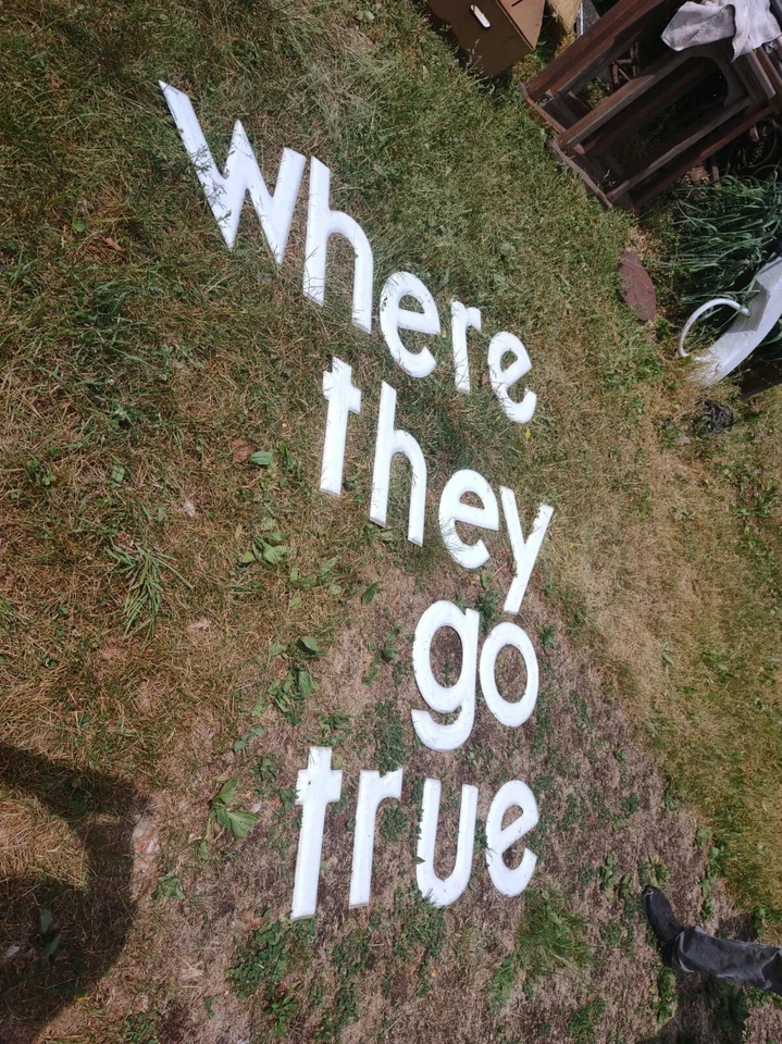 Letrero de servicio antiguo o vintage, porcelana sobre letras de acero, coche y neumáticos Foto 3 de 4