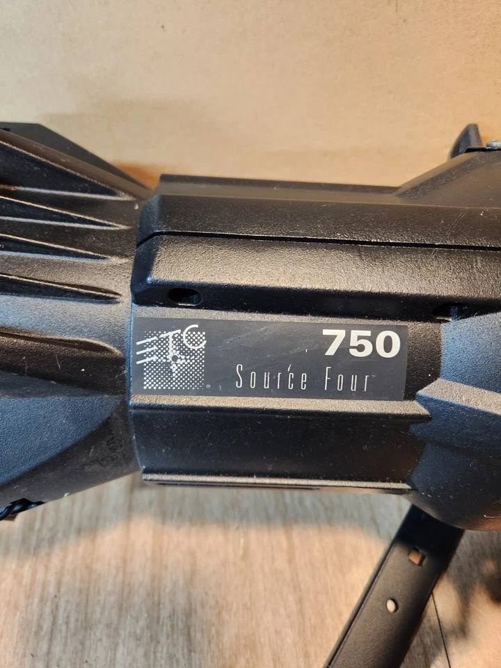 ETC Source Four Ellipsoidal 750W - Black 19 degree W/ New Halogen OSRAM Bulb - Image 3 of 4