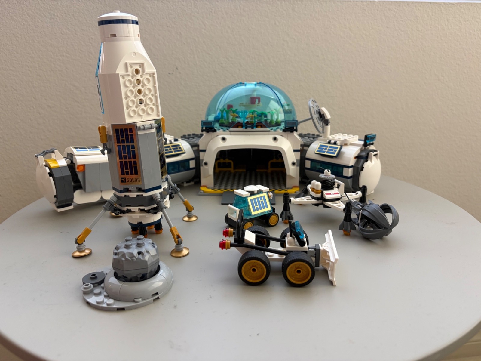 LEGO CITY: Lunar Research Base (60350)