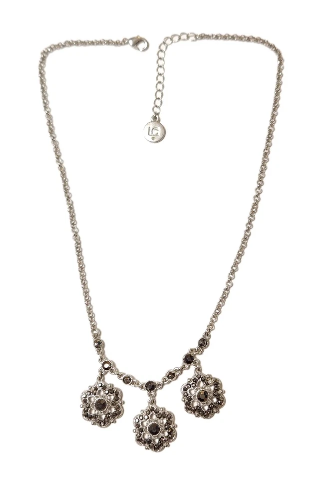 Pingente de filigrana Liz Claiborne flor preta marcasita prata rolo corrente colar - Imagem 3 de 4