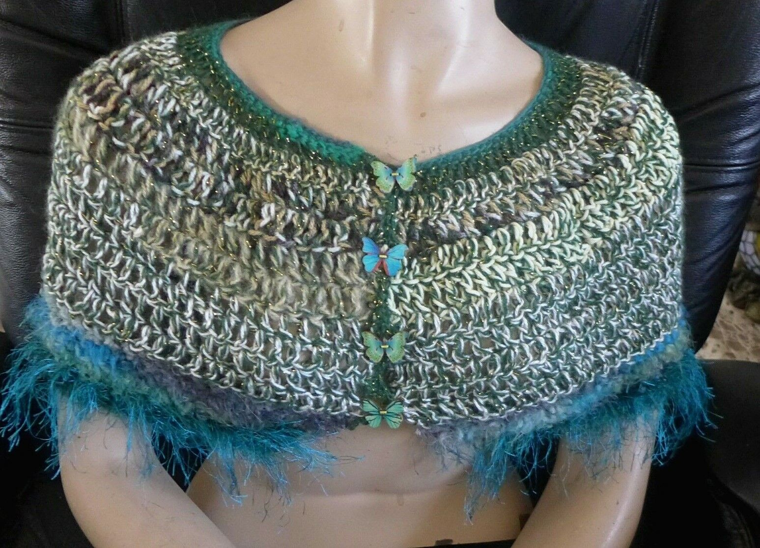 Handmade Crocheted Collar Soft Wrap Scarf Green Blue Changing Colors 4  Buttons