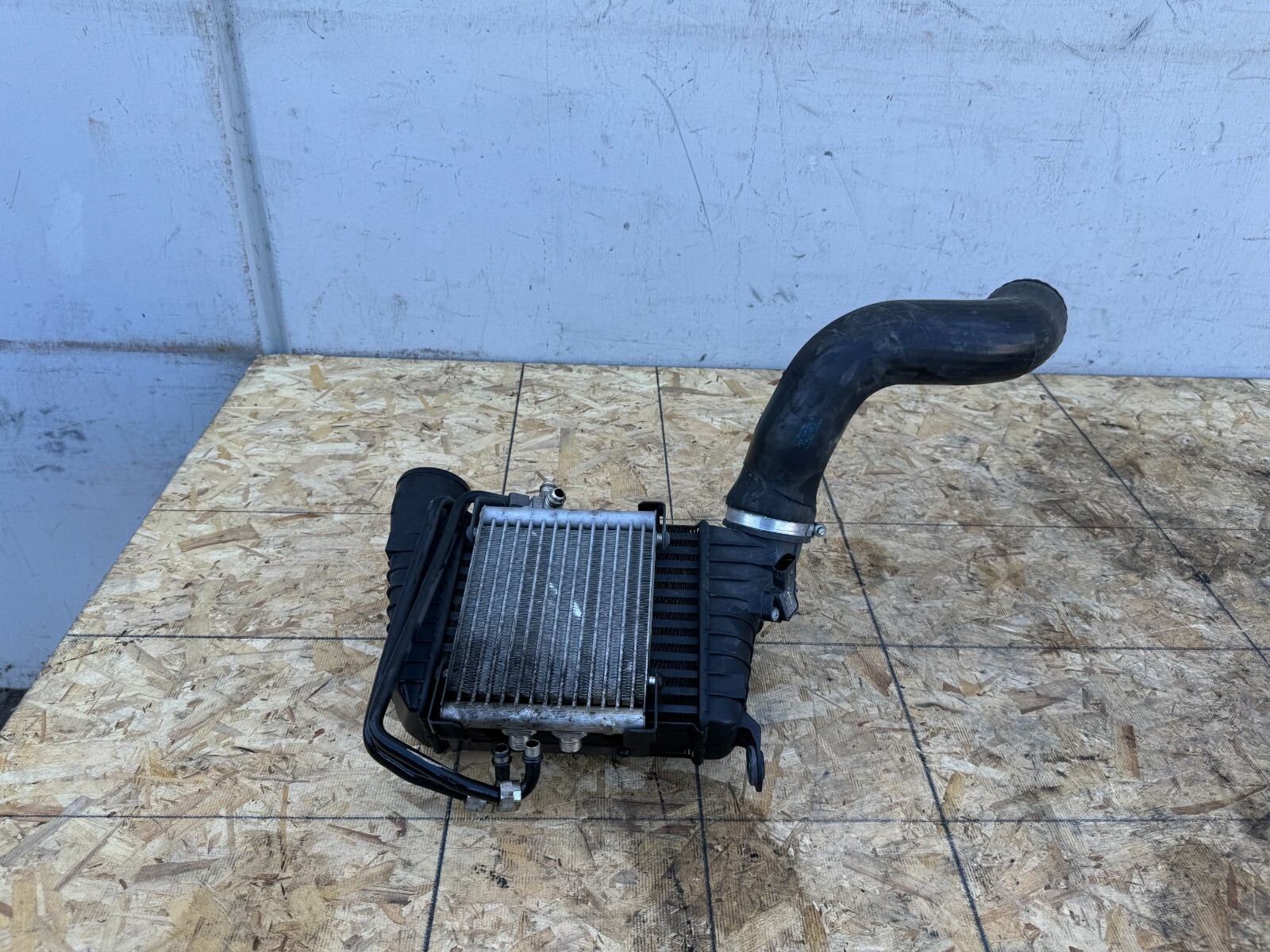 Bentley Flying Spur 2004-2012 RIGHT Oil cooler