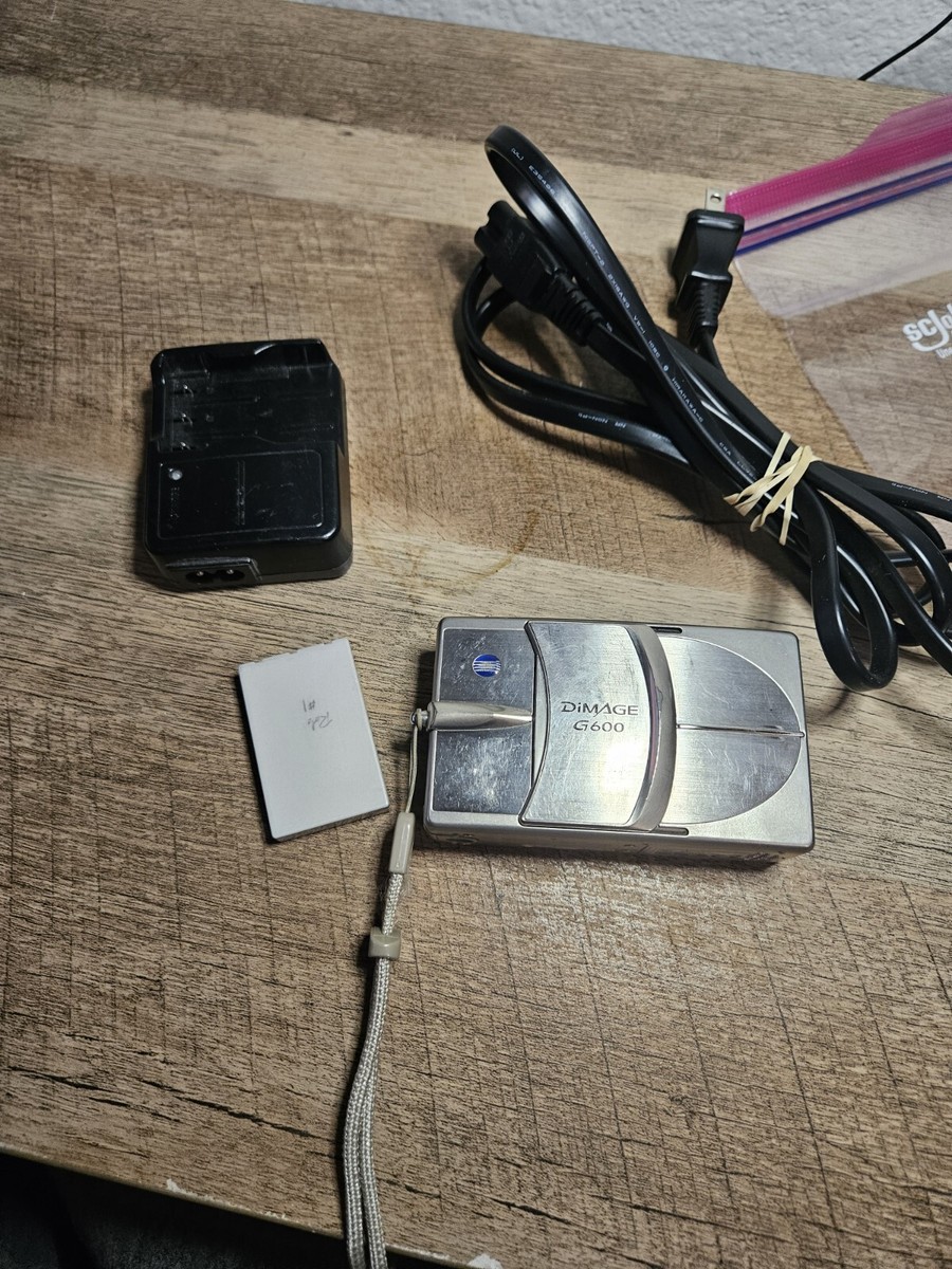 Konica Minolta DiMAGE G600 6.0MP Digital Camera Silver w/Battery