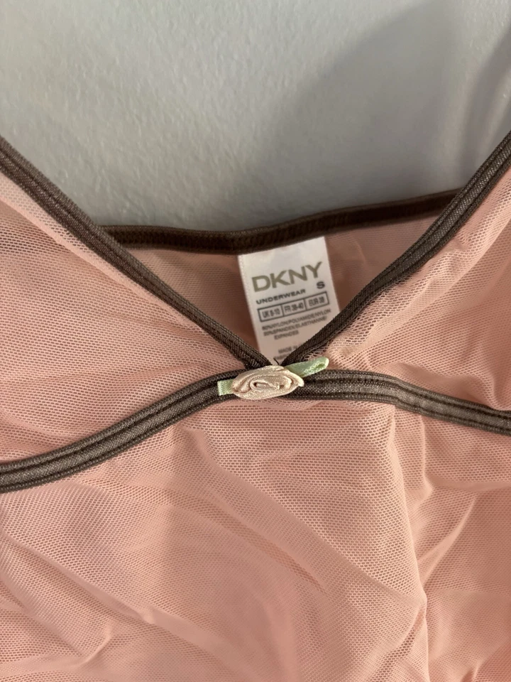Camisola con volantes de encaje gris claro transparente DKNY talla pequeña Foto 2 de 4